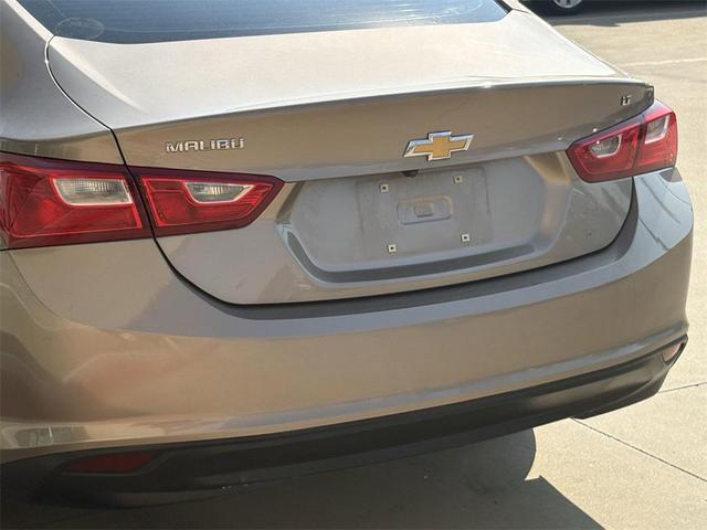Photo of 2018 Sandy Ridge Metallic Chevrolet Malibu