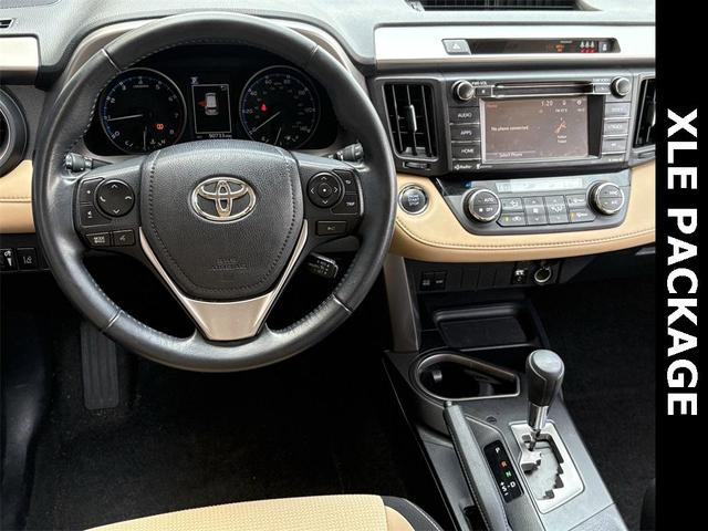 Photo of 2018 Super White Toyota RAV4