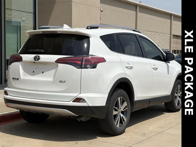 Photo of 2018 Super White Toyota RAV4