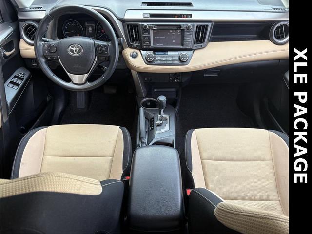 Photo of 2018 Super White Toyota RAV4
