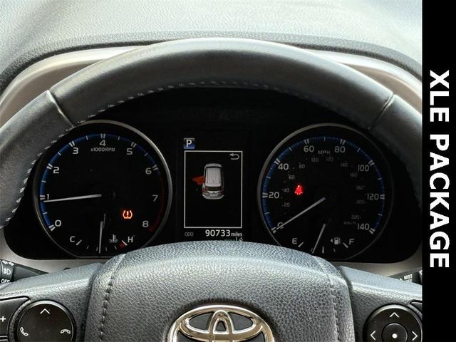 Photo of 2018 Super White Toyota RAV4