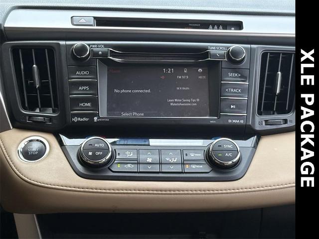 Photo of 2018 Super White Toyota RAV4