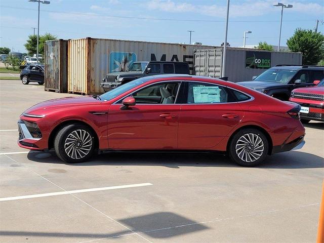 Photo of 2025 Ultimate red Hyundai SONATA Hybrid