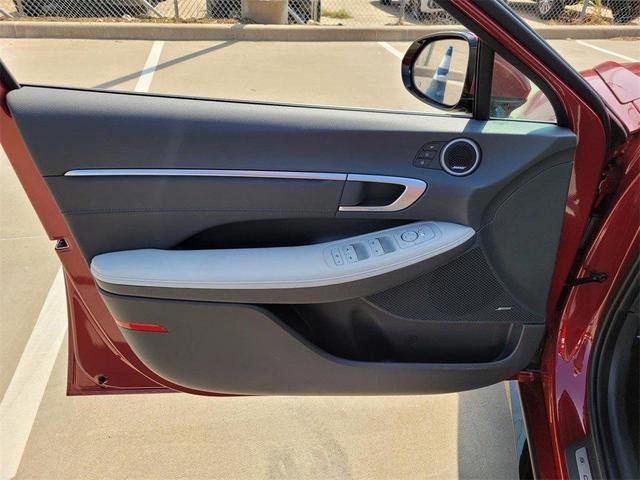 Photo of 2025 Ultimate red Hyundai SONATA Hybrid