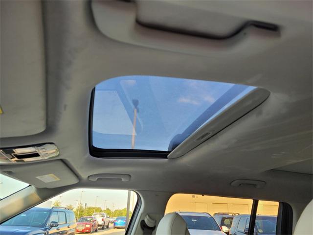 Photo of 2025 Shimmering Silver Hyundai SANTA FE HEV