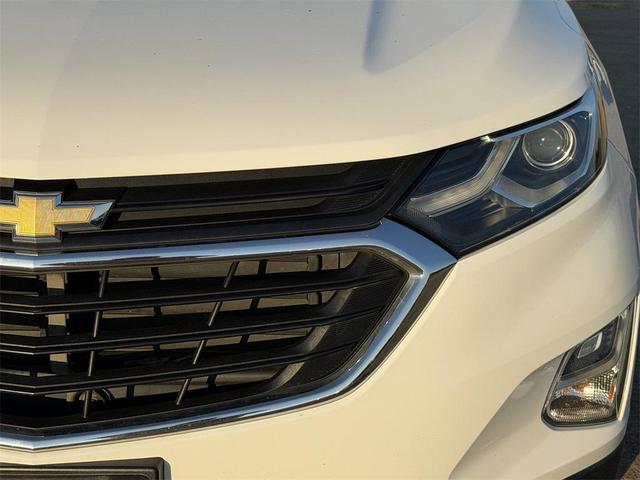 Photo of 2018 Summit White Chevrolet Equinox