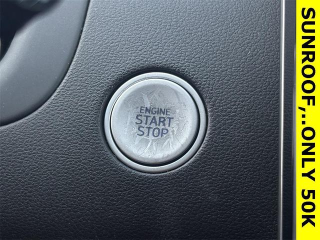 Photo of 2022 Ice White Hyundai SANTA CRUZ