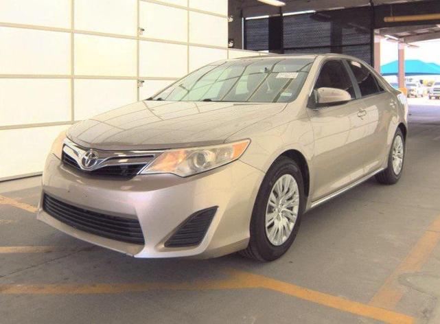 Photo of 2014 Creme Brulee Mica Toyota Camry