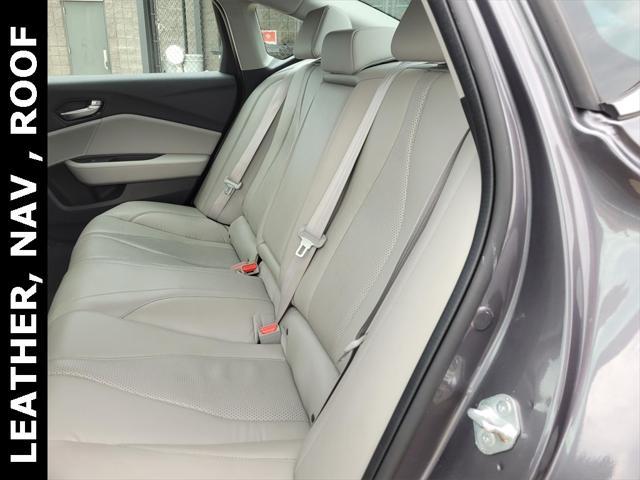 Photo of 2022 sparkle silver met Acura TLX