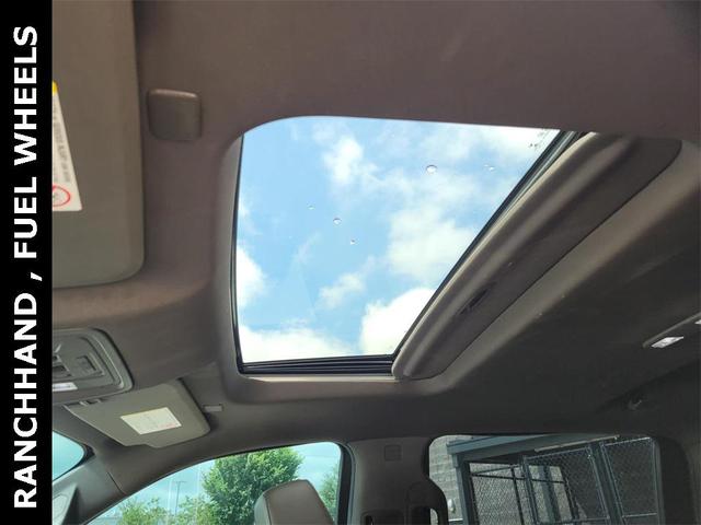 Photo of 2020 White Frost Tricoat GMC Sierra 3500