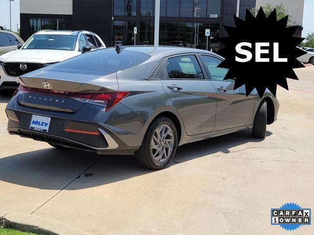 Photo of 2024 Ecotronic Gray Hyundai ELANTRA