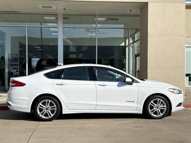 Photo of 2018 Oxford White Ford Fusion Hybrid