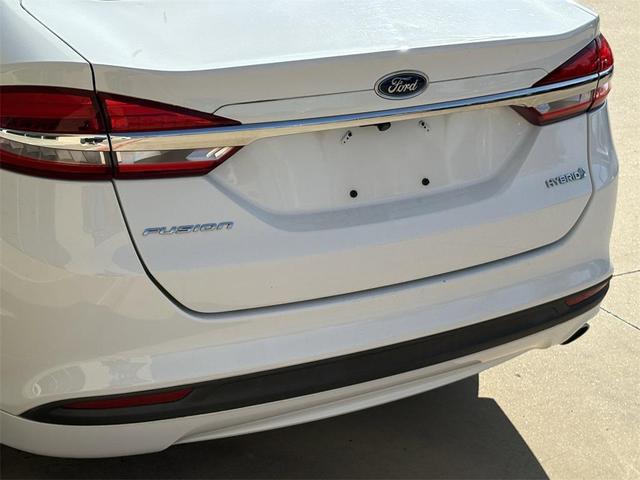 Photo of 2018 Oxford White Ford Fusion Hybrid