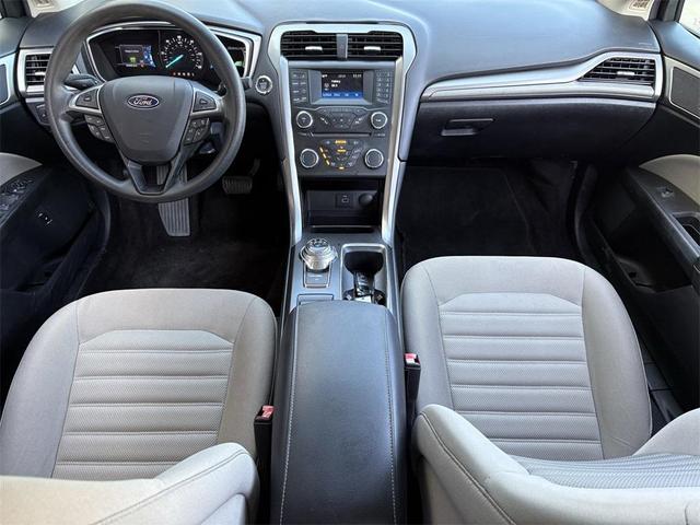 Photo of 2018 Oxford White Ford Fusion Hybrid
