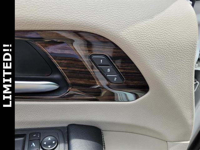 Photo of 2022 Bright White Clearcoat Chrysler Pacifica Hybrid