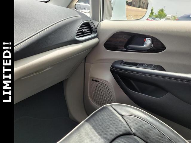 Photo of 2022 Bright White Clearcoat Chrysler Pacifica Hybrid