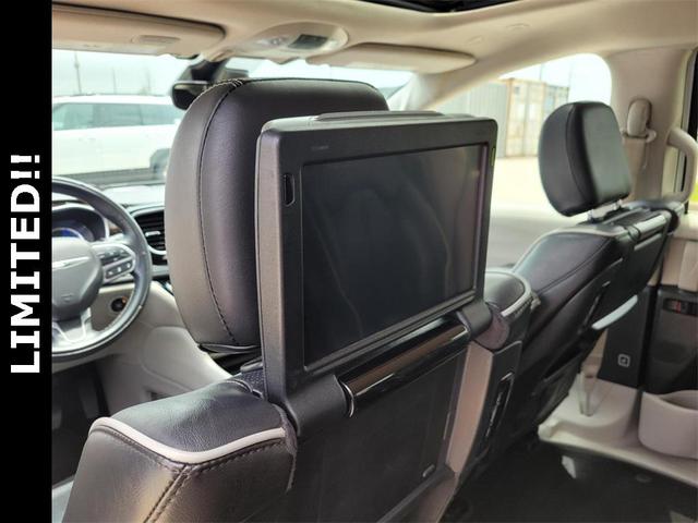 Photo of 2022 Bright White Clearcoat Chrysler Pacifica Hybrid