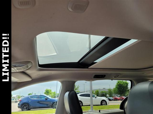 Photo of 2022 Bright White Clearcoat Chrysler Pacifica Hybrid