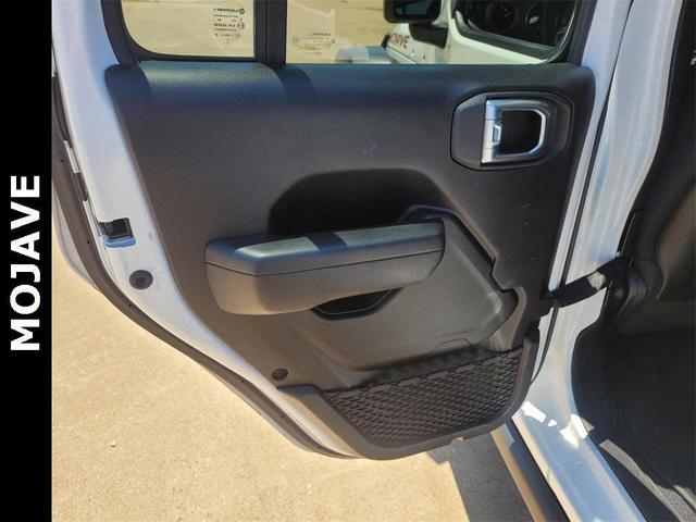 Photo of 2022 Bright White Clearcoat Jeep Gladiator
