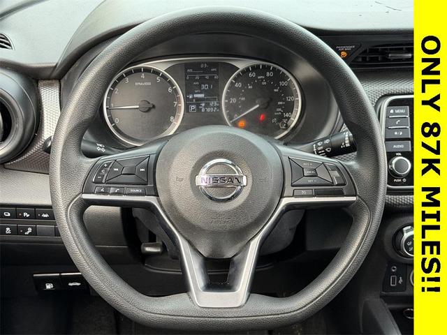 Photo of 2020 Super Black Nissan Kicks
