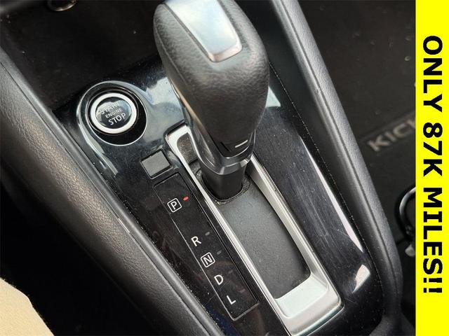 Photo of 2020 Super Black Nissan Kicks