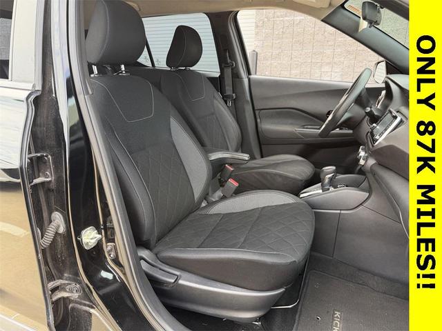 Photo of 2020 Super Black Nissan Kicks