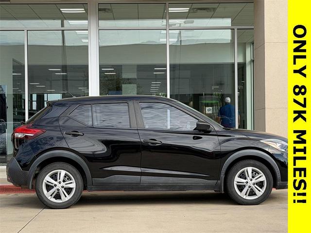Photo of 2020 Super Black Nissan Kicks