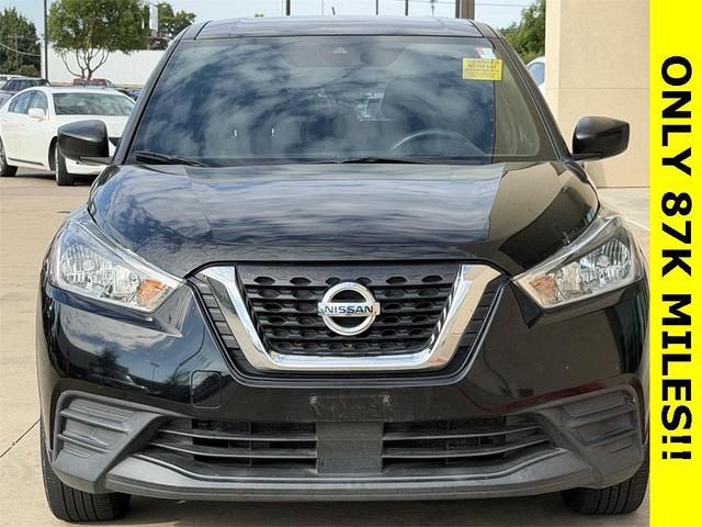 Photo of 2020 Super Black Nissan Kicks