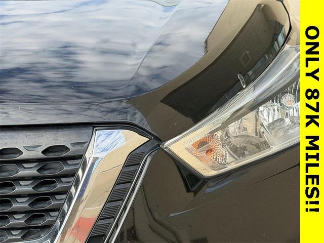 Photo of 2020 Super Black Nissan Kicks