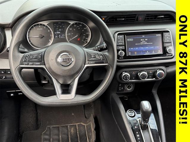 Photo of 2020 Super Black Nissan Kicks
