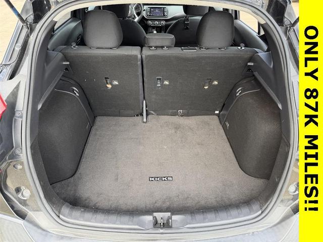 Photo of 2020 Super Black Nissan Kicks