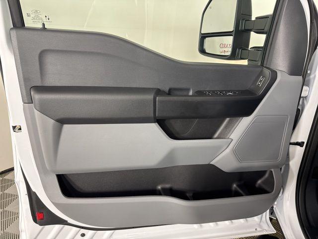 Photo of 2026 Oxford White Ford F-250