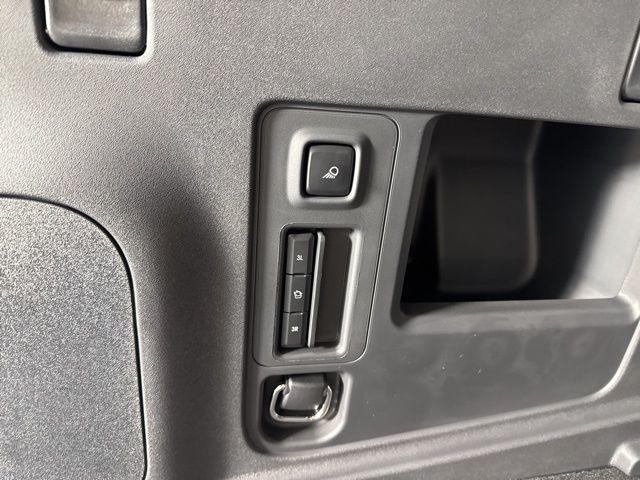 Photo of 2025 Infinite Black Metallic Clearcoat Lincoln Navigator