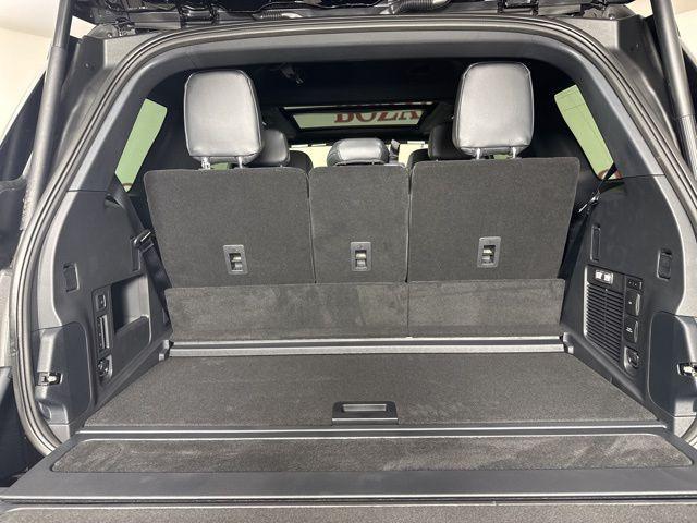 Photo of 2025 Infinite Black Metallic Clearcoat Lincoln Navigator