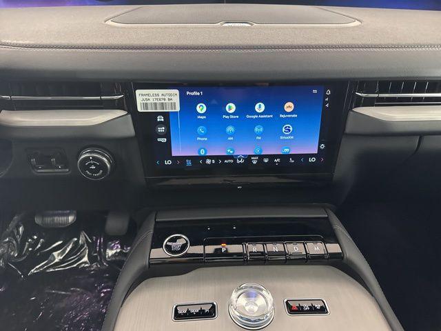 Photo of 2025 Infinite Black Metallic Clearcoat Lincoln Navigator