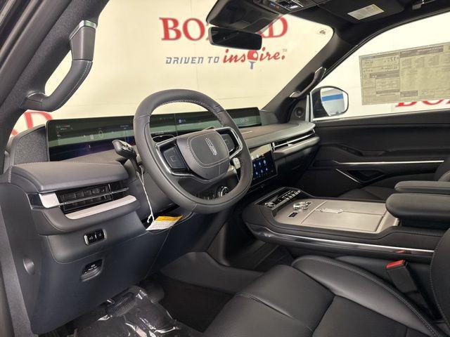 Photo of 2025 Infinite Black Metallic Clearcoat Lincoln Navigator