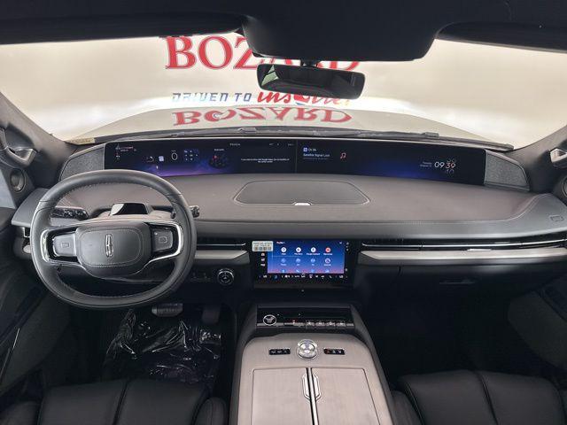Photo of 2025 Infinite Black Metallic Clearcoat Lincoln Navigator