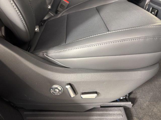 Photo of 2025 Infinite Black Metallic Clearcoat Lincoln Navigator