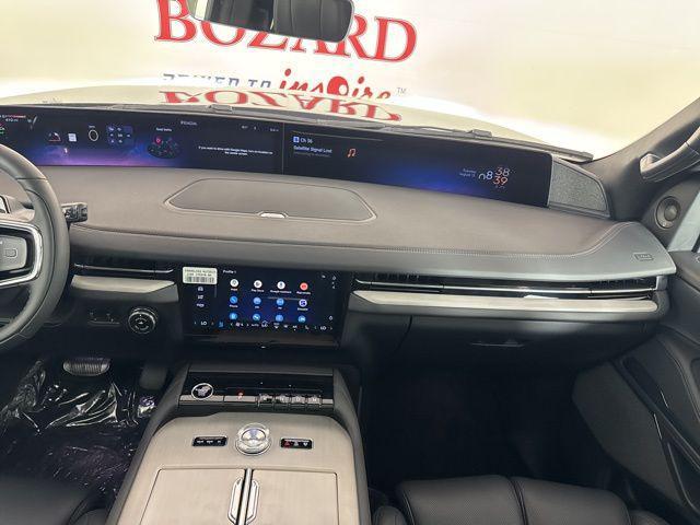 Photo of 2025 Infinite Black Metallic Clearcoat Lincoln Navigator
