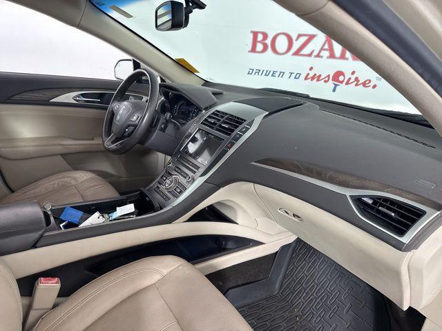 Photo of 2017 White Gold Lincoln MKZ