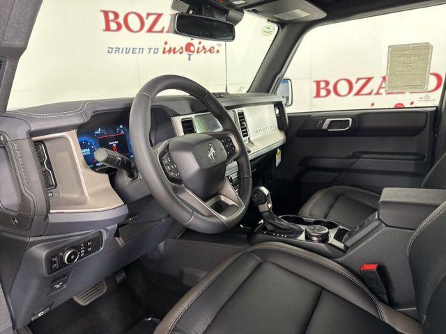 Photo of 2025 Shadow Black Ford Bronco