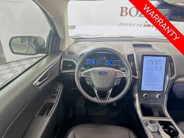 Photo of 2022 Carbonized Gray Metallic Ford Edge
