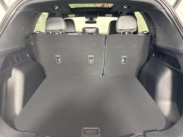 Photo of 2025 Star White Metallic Tri-Coat Ford Escape