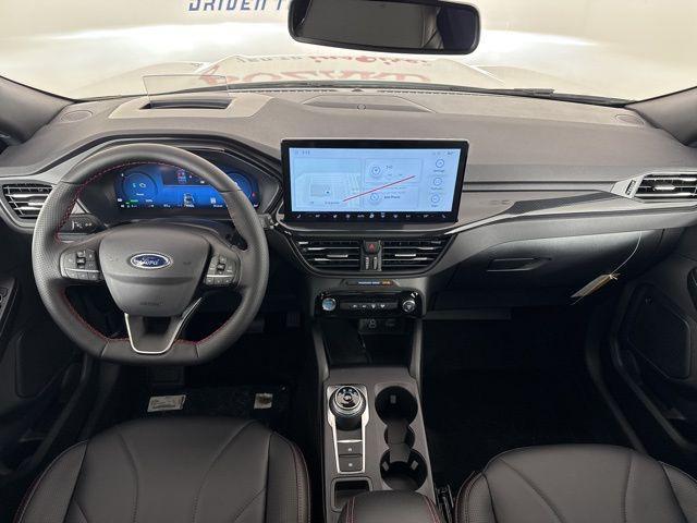 Photo of 2025 Star White Metallic Tri-Coat Ford Escape
