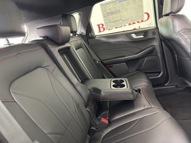 Photo of 2025 Star White Metallic Tri-Coat Ford Escape