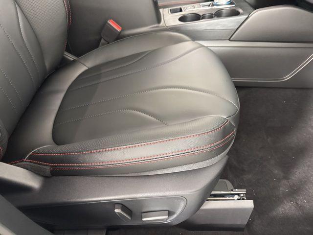 Photo of 2025 Star White Metallic Tri-Coat Ford Escape