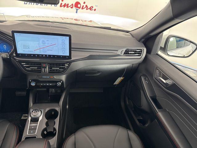 Photo of 2025 Star White Metallic Tri-Coat Ford Escape