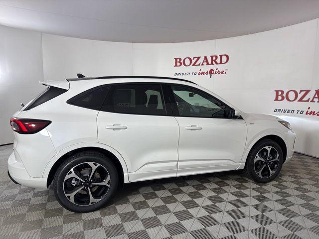 Photo of 2025 Star White Metallic Tri-Coat Ford Escape