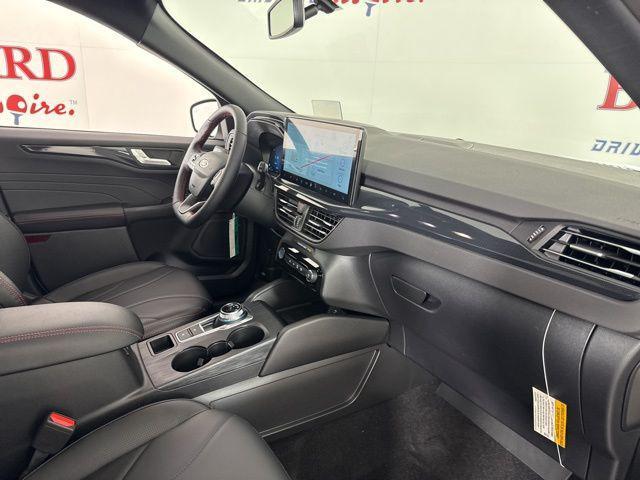 Photo of 2025 Star White Metallic Tri-Coat Ford Escape