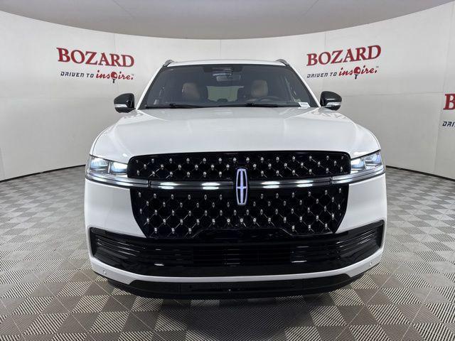 Photo of 2025 Pristine White Metallic Tri-Coat Lincoln Navigator